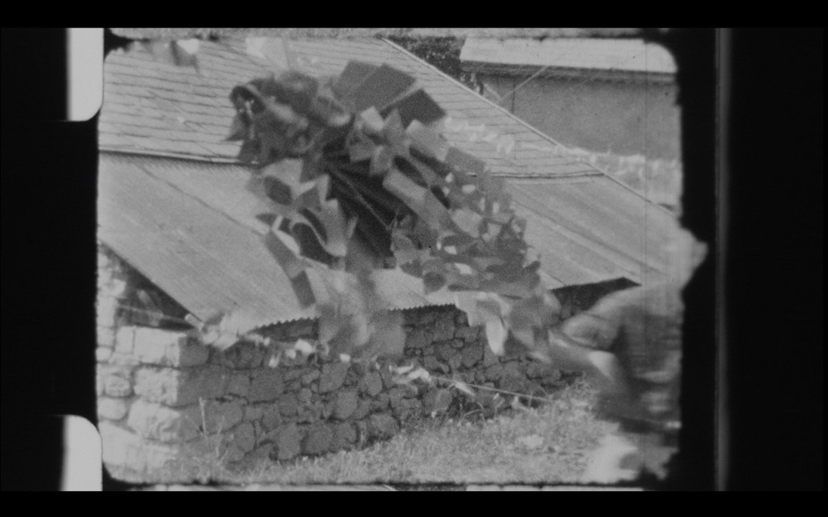 Ainsi que celle de ce bâtiment en pierre, qui pourrait être caractéristique du coin ? #Madeleineproject https://t.co/KppO8v1FuI